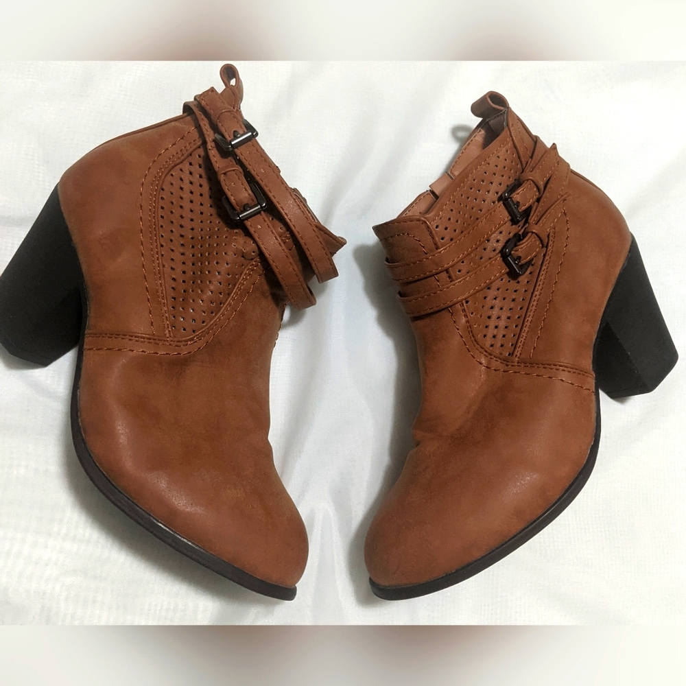 Blue Suede Shoes Block Heel Ankle Booties - Picture 7 of 9